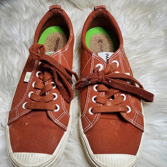 Cariuma Pantone Rust lace up sneakers 9 - Picture 9 of 14
